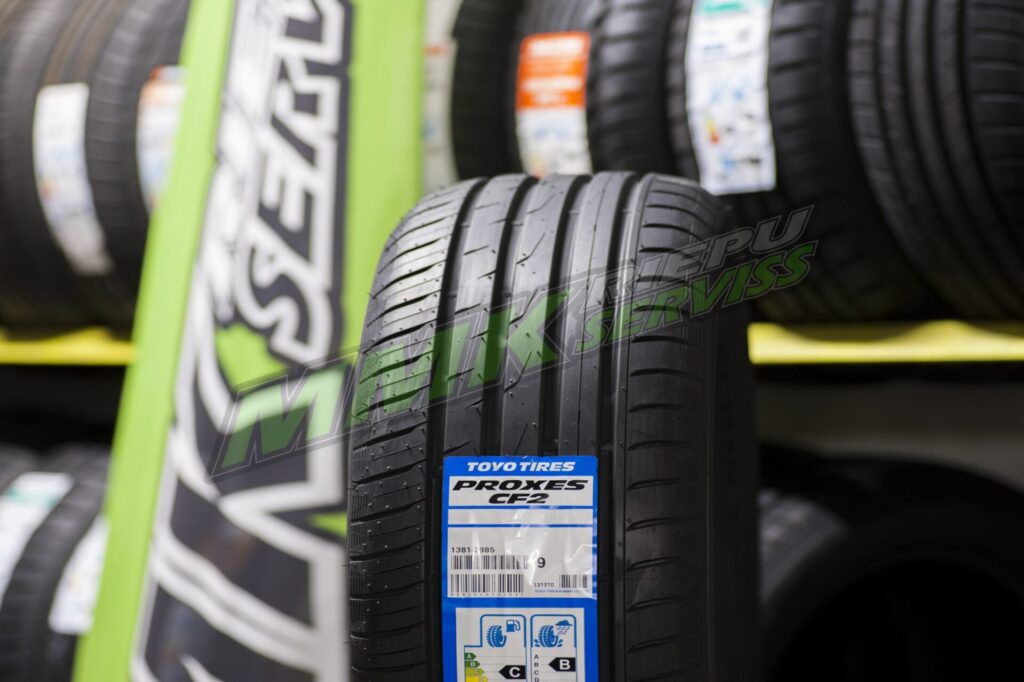 215/70R16C Toyo NanoEnergy Van 108/106T