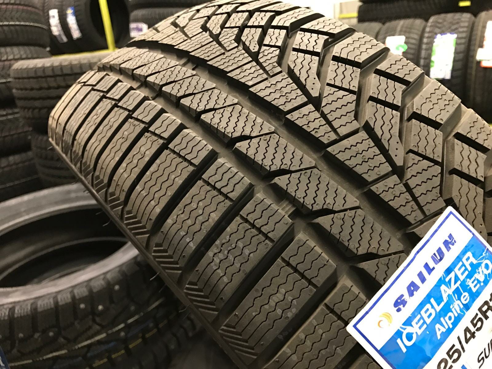 175/70 r13 sailun ice blazer alpine+ 82t зима. Sailun ice blazer alpine. Сайлун альпин. Автомобильная шина compasal ice blazer 1 175/70 r14 88t зимняя. Sailun ice 255/40 r19 100v.