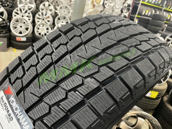 205/70R15 Yokohama IceGuard SUV G075 96Q - Vissezonas riepas / Ziemas riepas