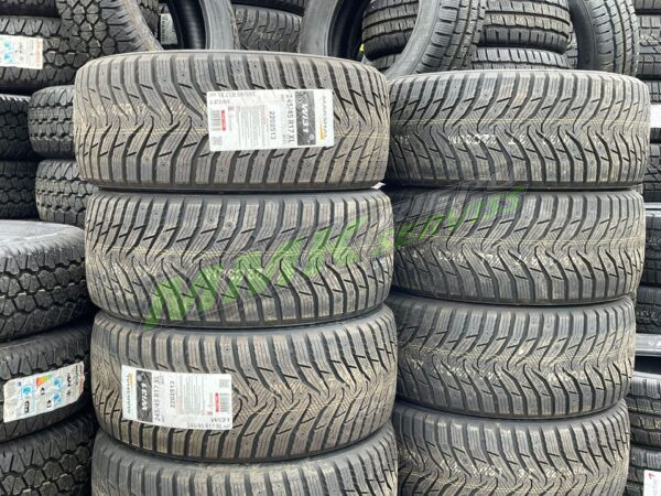 245/45R19 Kumho WI31+ 102T XL ar radzēm - Ziemas ar radzēm riepas