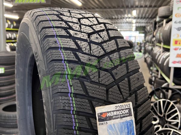 235/65R16C Hankook Winter i*pike LV RW15 115/113R - Vissezonas riepas / Ziemas riepas