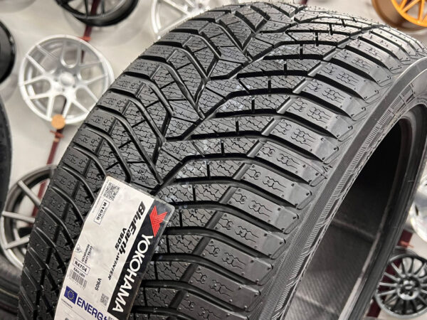 265/60R18 Yokohama BluEarth*Winter V905 110H - Vissezonas riepas / Ziemas riepas