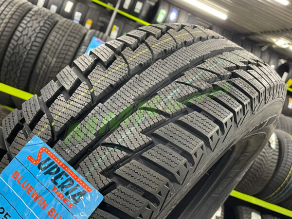 225/65R17 Superia Bluewin SUV 102H - Vissezonas riepas / Ziemas riepas