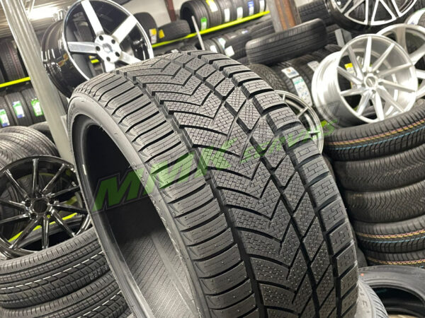 245/35R19 Autogreen Winter-Max A1 WL5 93V XL - Vissezonas riepas / Ziemas riepas