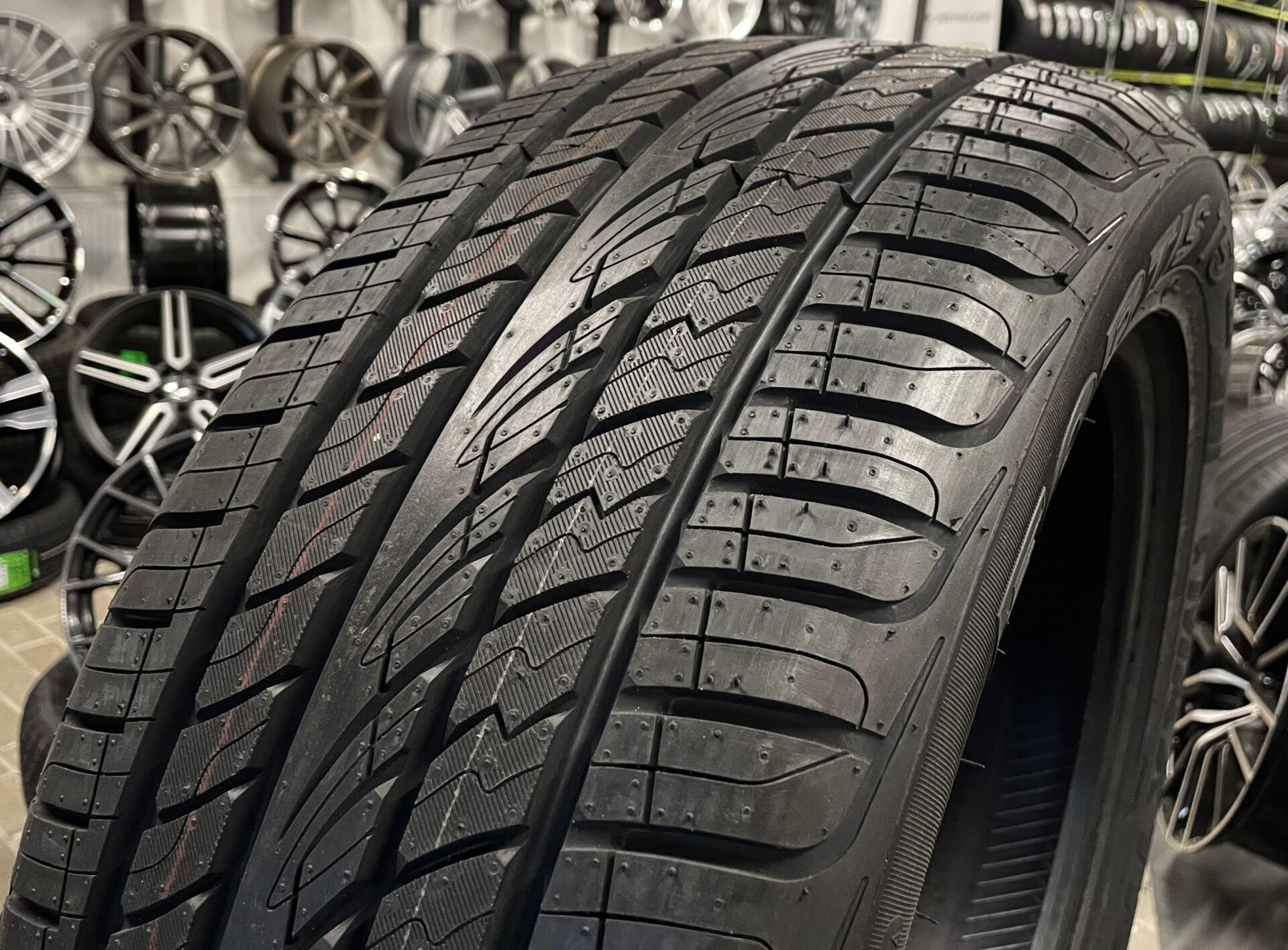 315/35R20 Maxtrek Fortis T5 110W XL