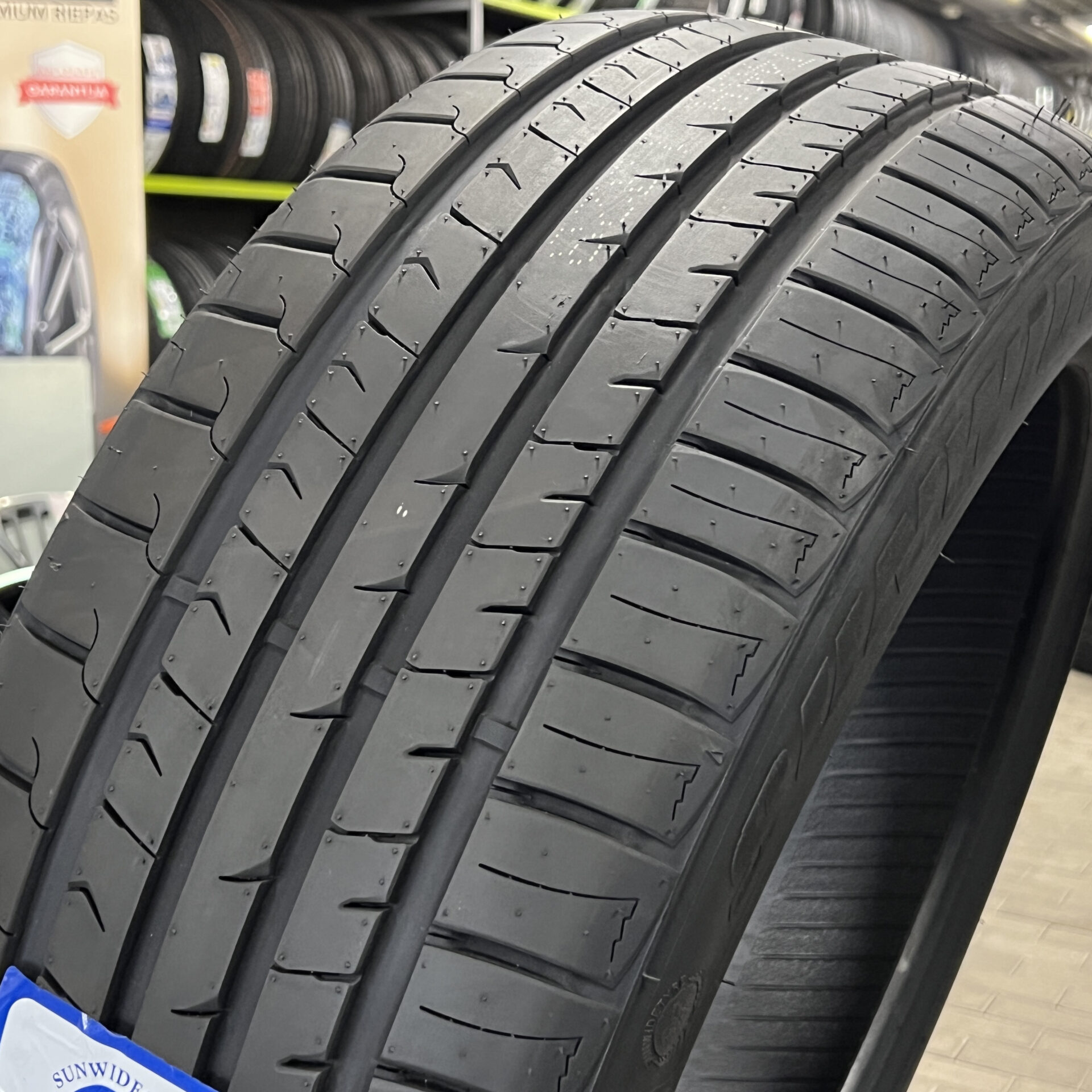 205/60R16 Sunwide RS-one 92V