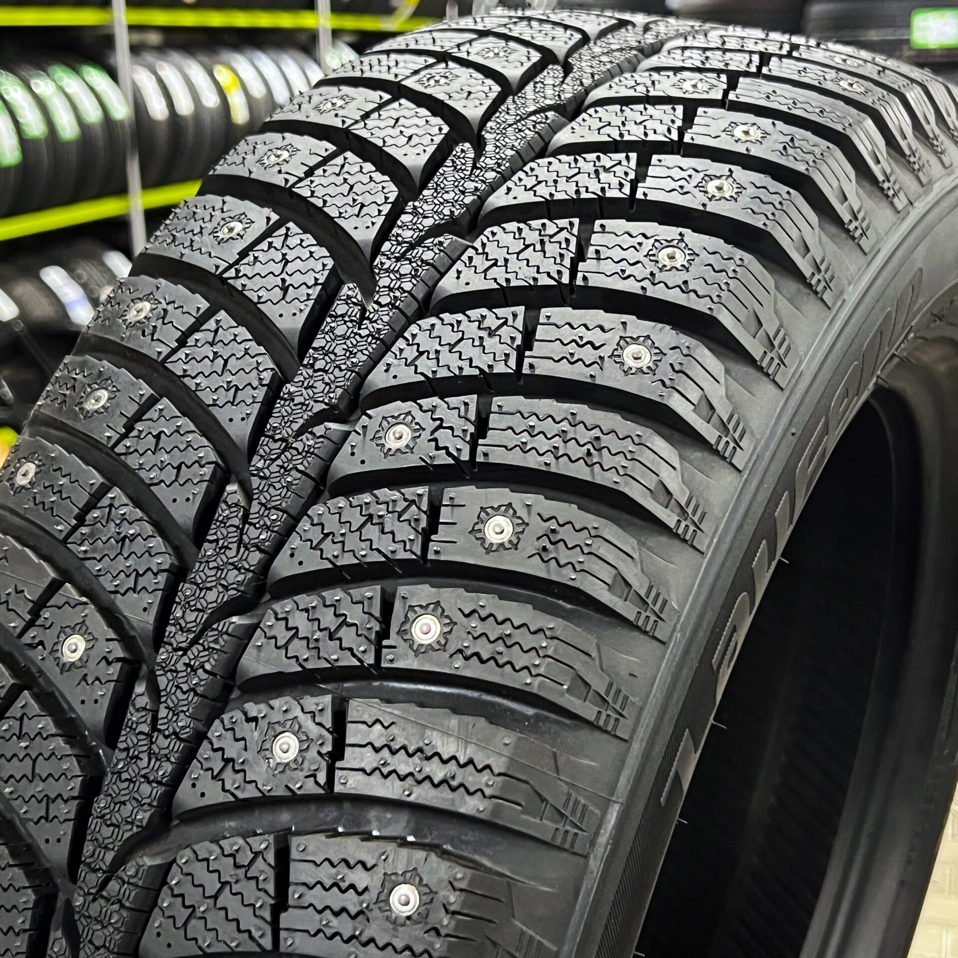 215/45R17 Laufenn I FIT Ice LW71