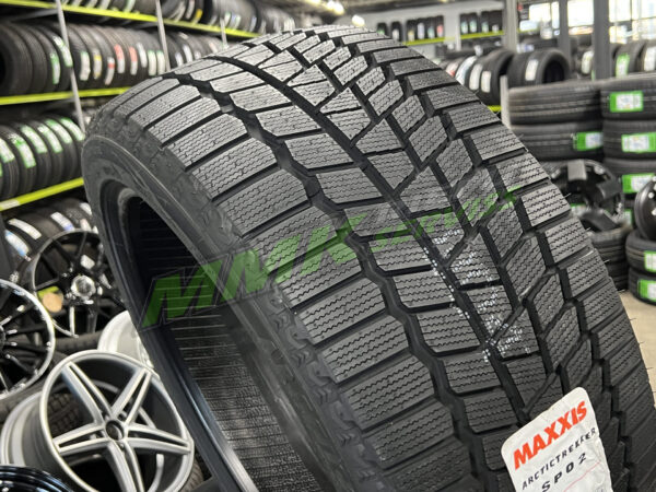 255/40R18 Maxxis Arctic Trekker SP-02 95T - Vissezonas riepas / Ziemas riepas