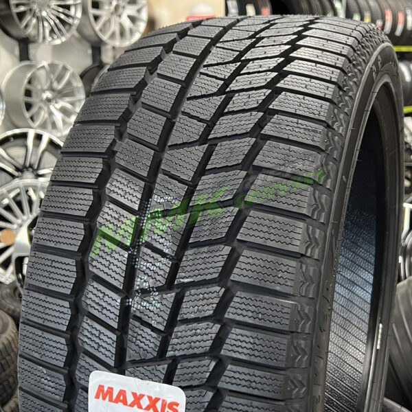 255/40R18 Maxxis Arctic Trekker SP-02 95T - Vissezonas riepas / Ziemas riepas