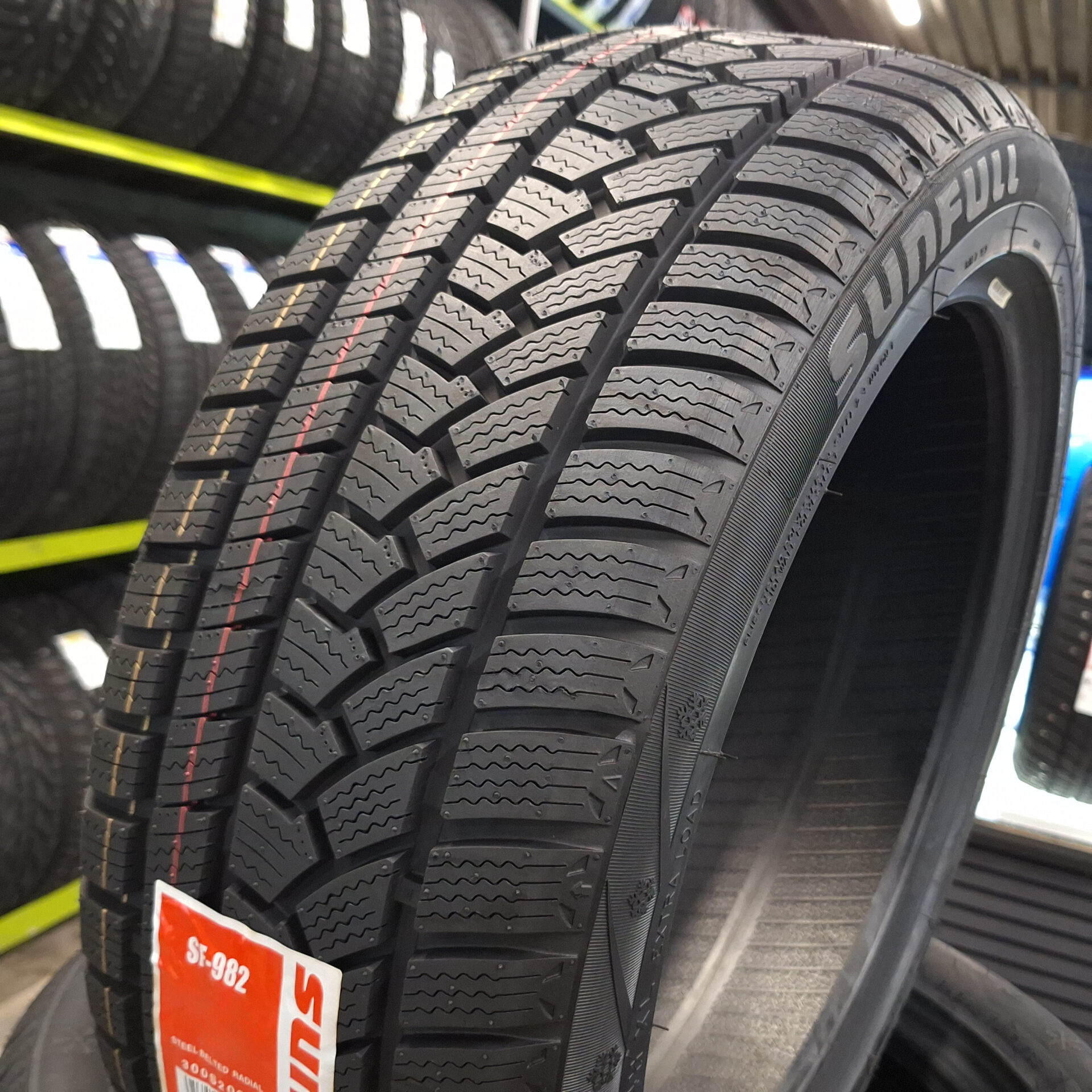 235/65R17 Sunfull SF-982 108H XL