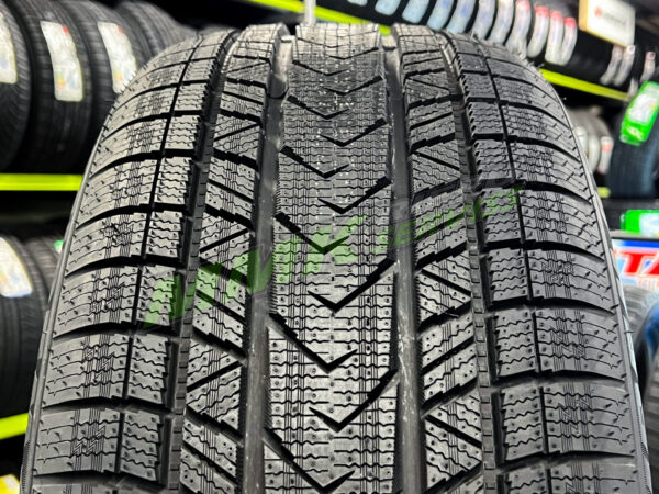 245/40R20 Firemax FM808 99V - Vissezonas riepas / Ziemas riepas