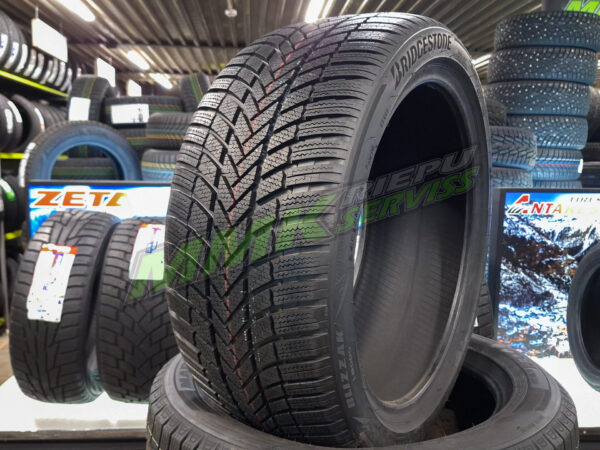 225/65R17 Bridgestone Blizzak LM005 102H - Vissezonas riepas / Ziemas riepas