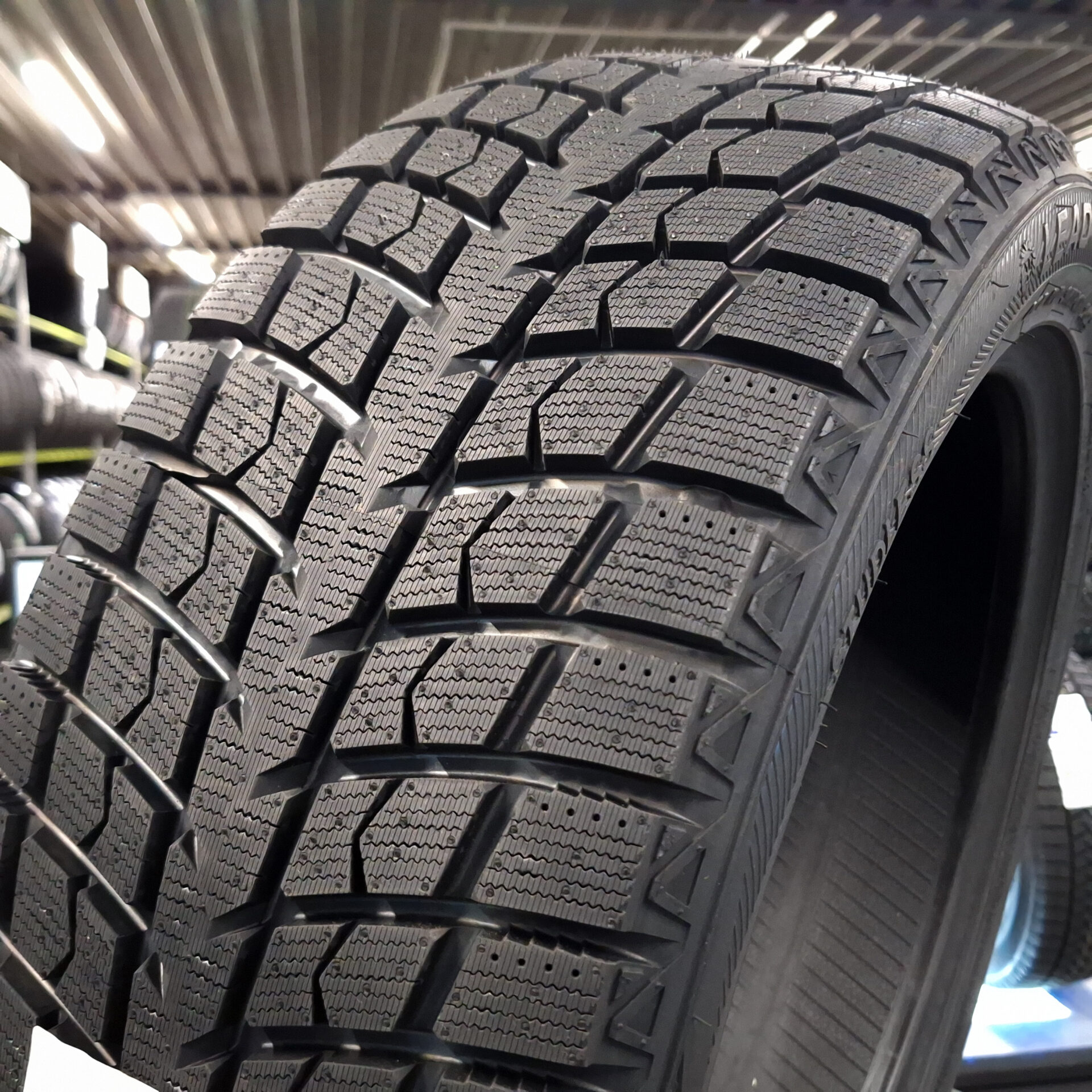 315/35R20 Leao Winter Defender Ice I-15