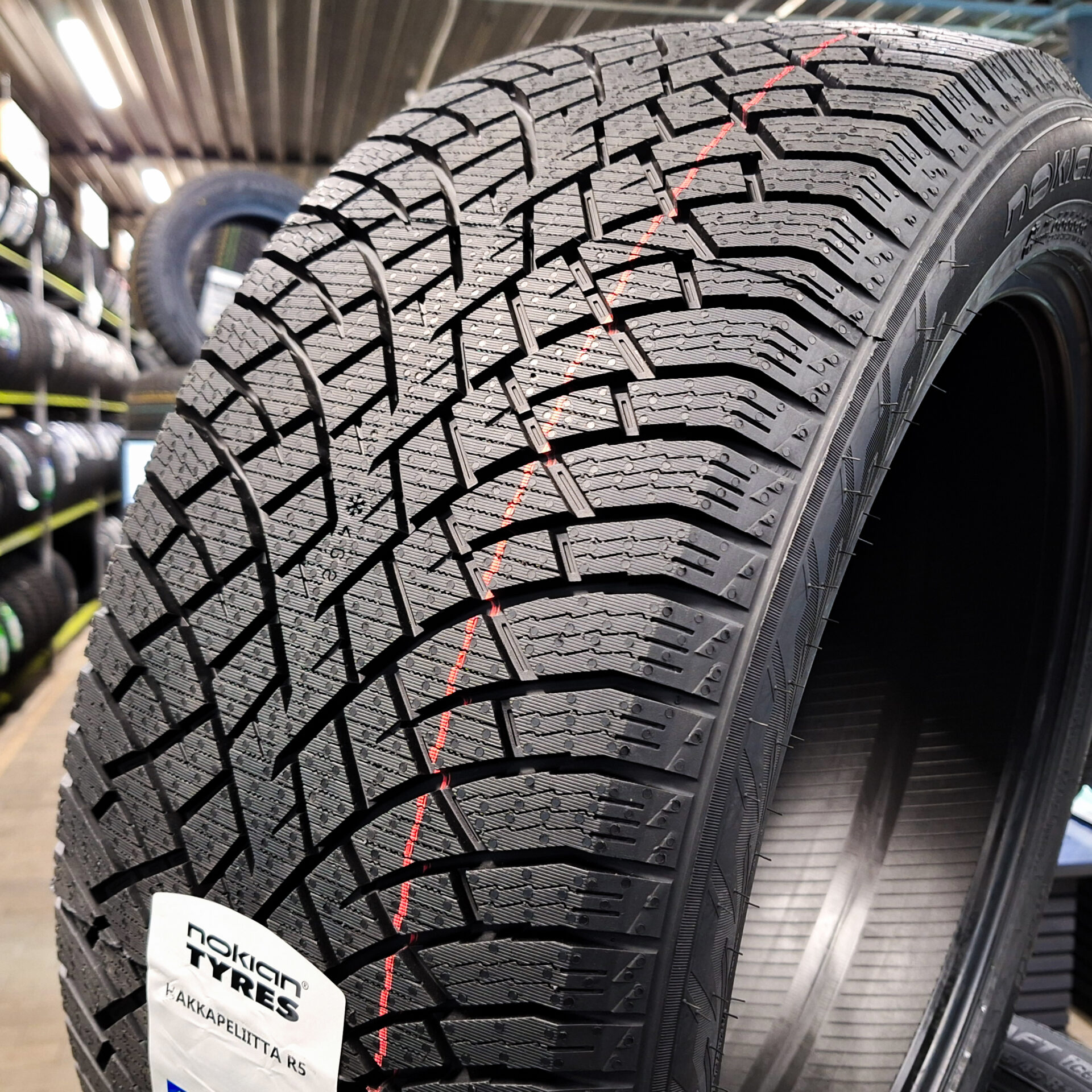 235/35R20 Nokian Hakkapeliitta R5 EV 92T