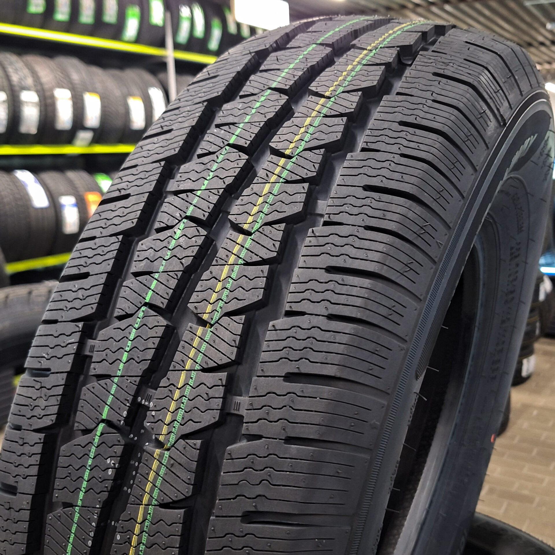 175/75R16C Grenlander Winter GL989 98/96R