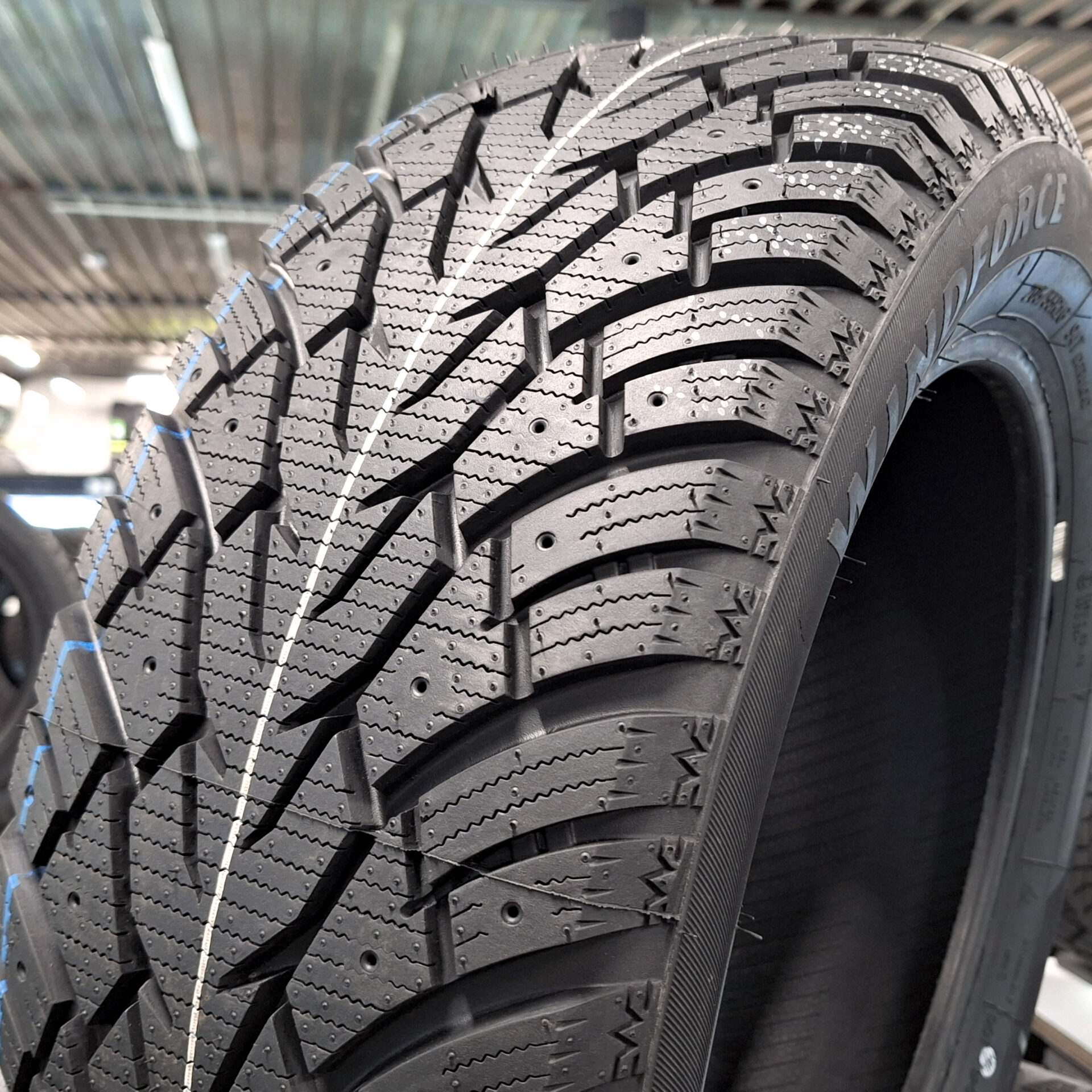205/55R16 Windforce Ice-Spider 94T XL