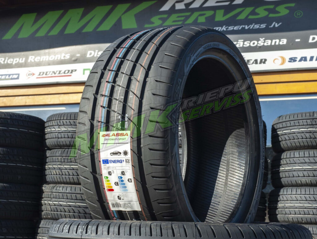 205/50R17 Lassa Driveways 93W XL (Bridgestone)