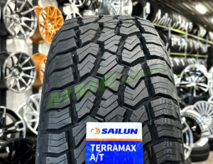 Sailun TERRAMAX A/T - All Terrain riepas / Vasaras riepas / Vissezonas riepas / Ziemas riepas ar lietajiem diskiem fonā MMK Servisā