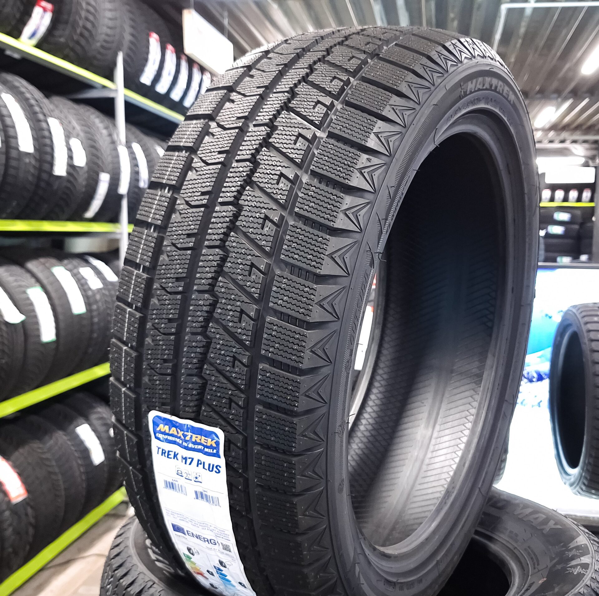 225/65R17 Maxtrek Trek M7 PLUS 102S