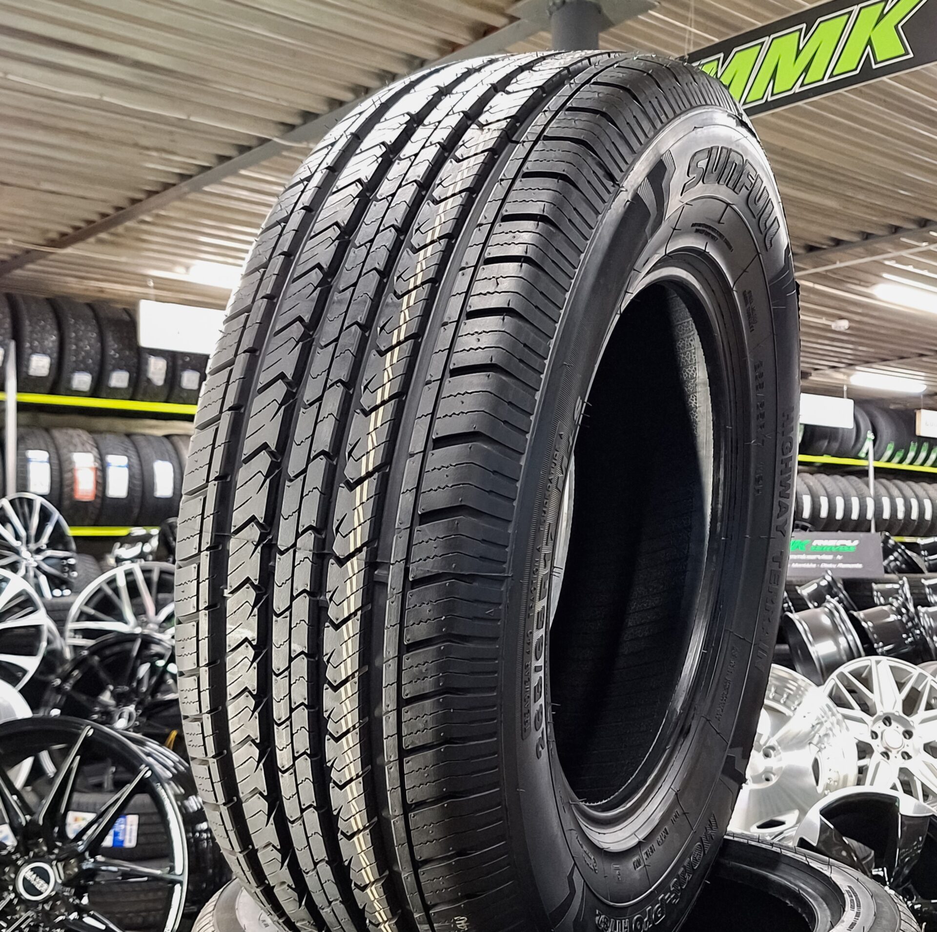 235/65R17 Sunfull Mont-Pro HT782 108H XL