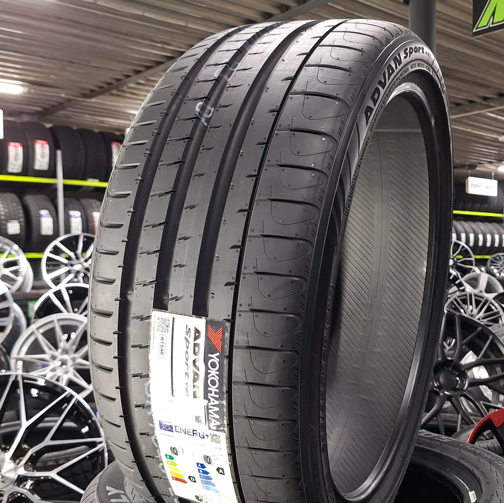 315/35R22 Yokohama ADVAN Sport V107D 111Y
