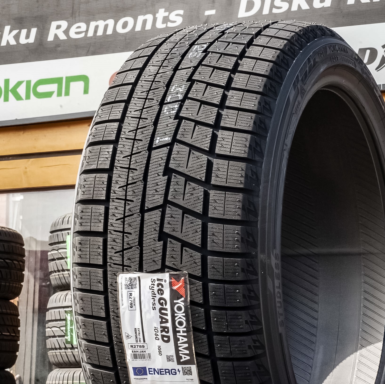 275/35R19 Yokohama ice GUARD iG60A 100Q