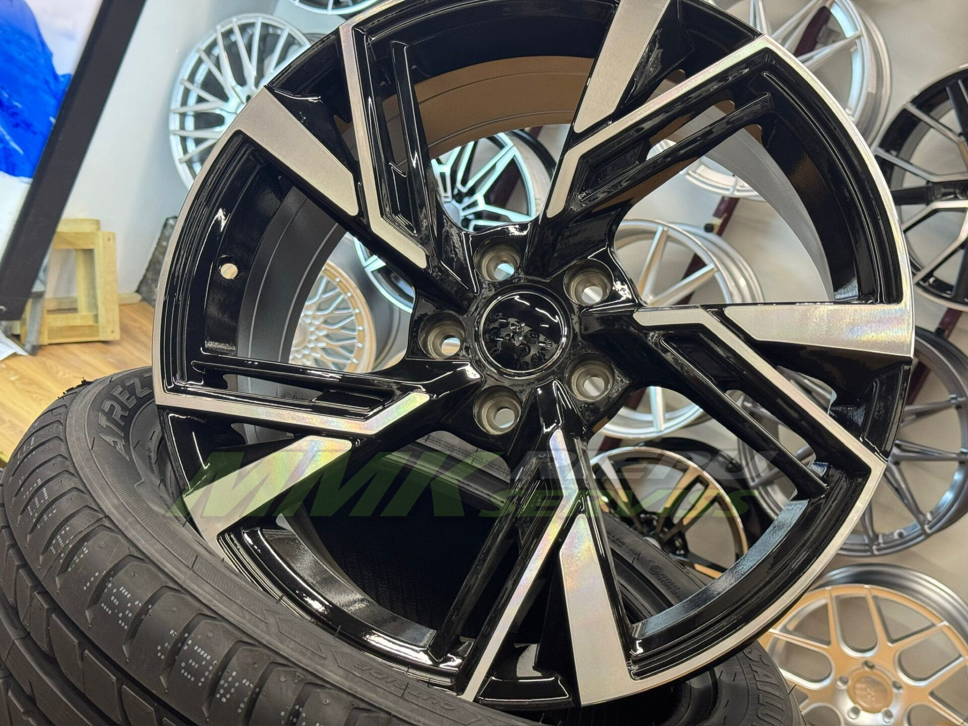 R18x8 5X112 ET39 66.5 B1571 (IND5452) Black Polished (MB) • MMK Riepas