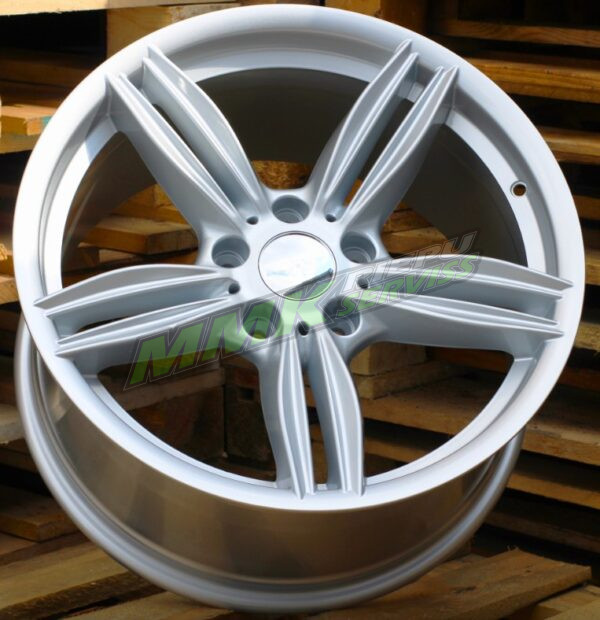 R18x8 5X120 ET 30 72.6 E493 (BK756) SI (Silver) BMW - Aluminija A riepas