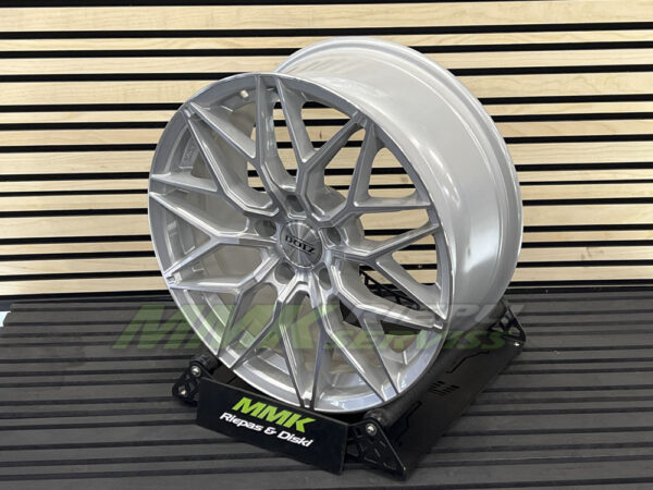 R18X8 5X120 ET 35 72.6 Dotz Suzuka blaze Silver/polished - Aluminija A riepas