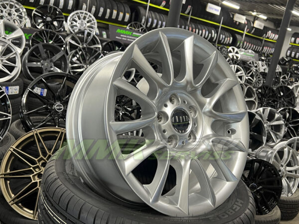 R18X8 5X120 ET 43 72.6 STYLE 152 BMW SILVER - Aluminija A riepas