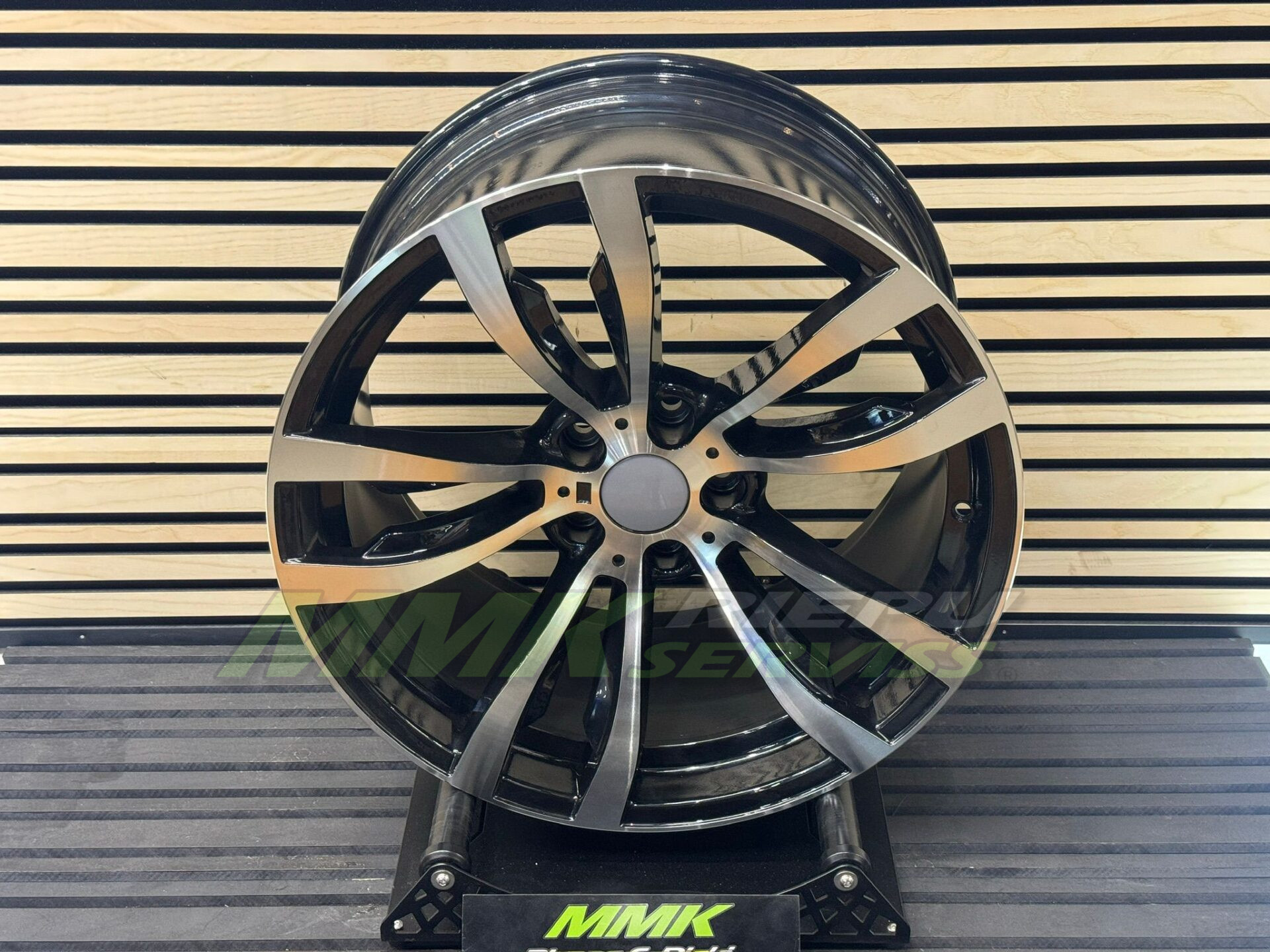 R20x10 5X120 ET 40 74.1 B1057 MB (Black Polished) - Aluminija A riepas