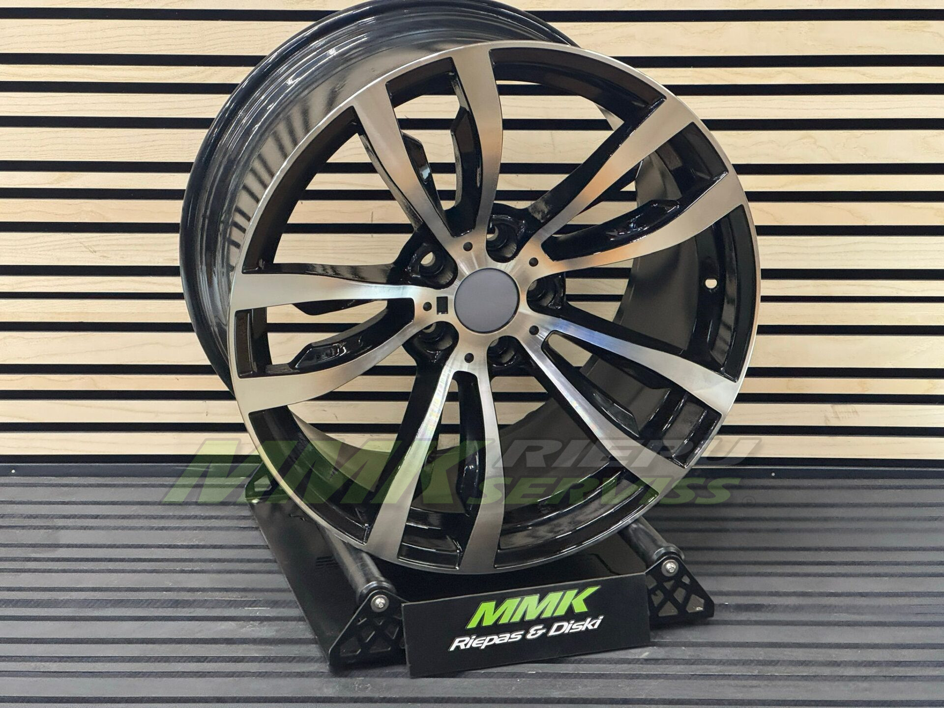 R20x10 5X120 ET 40 74.1 B1057 MB (Black Polished) - Aluminija A riepas
