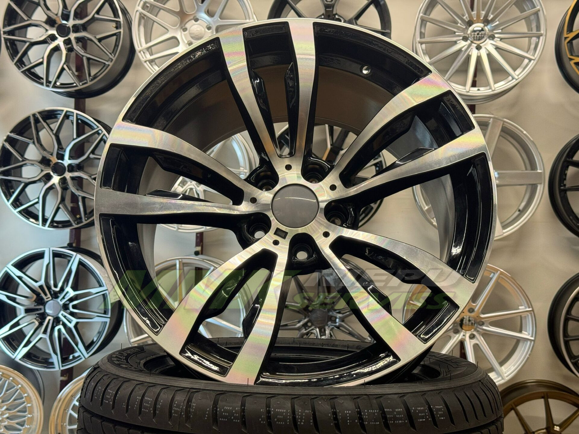 R20x10 5X120 ET 40 74.1 B1057 MB (Black Polished) - Aluminija A riepas