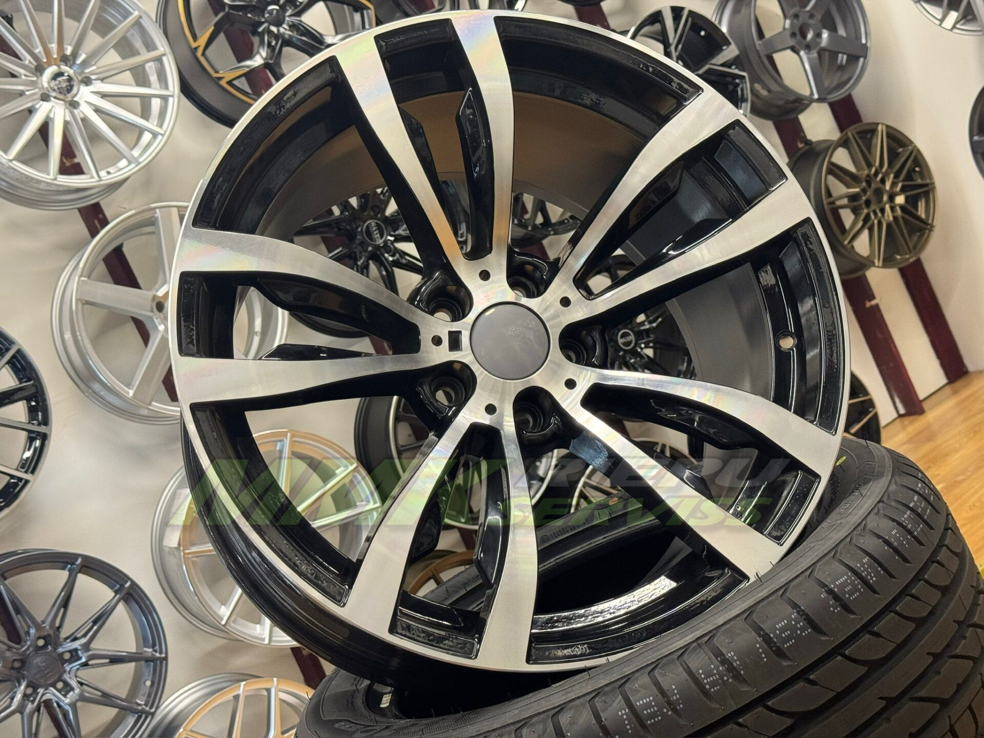 R20x10 5X120 ET 40 74.1 B1057 MB (Black Polished) - Aluminija A riepas
