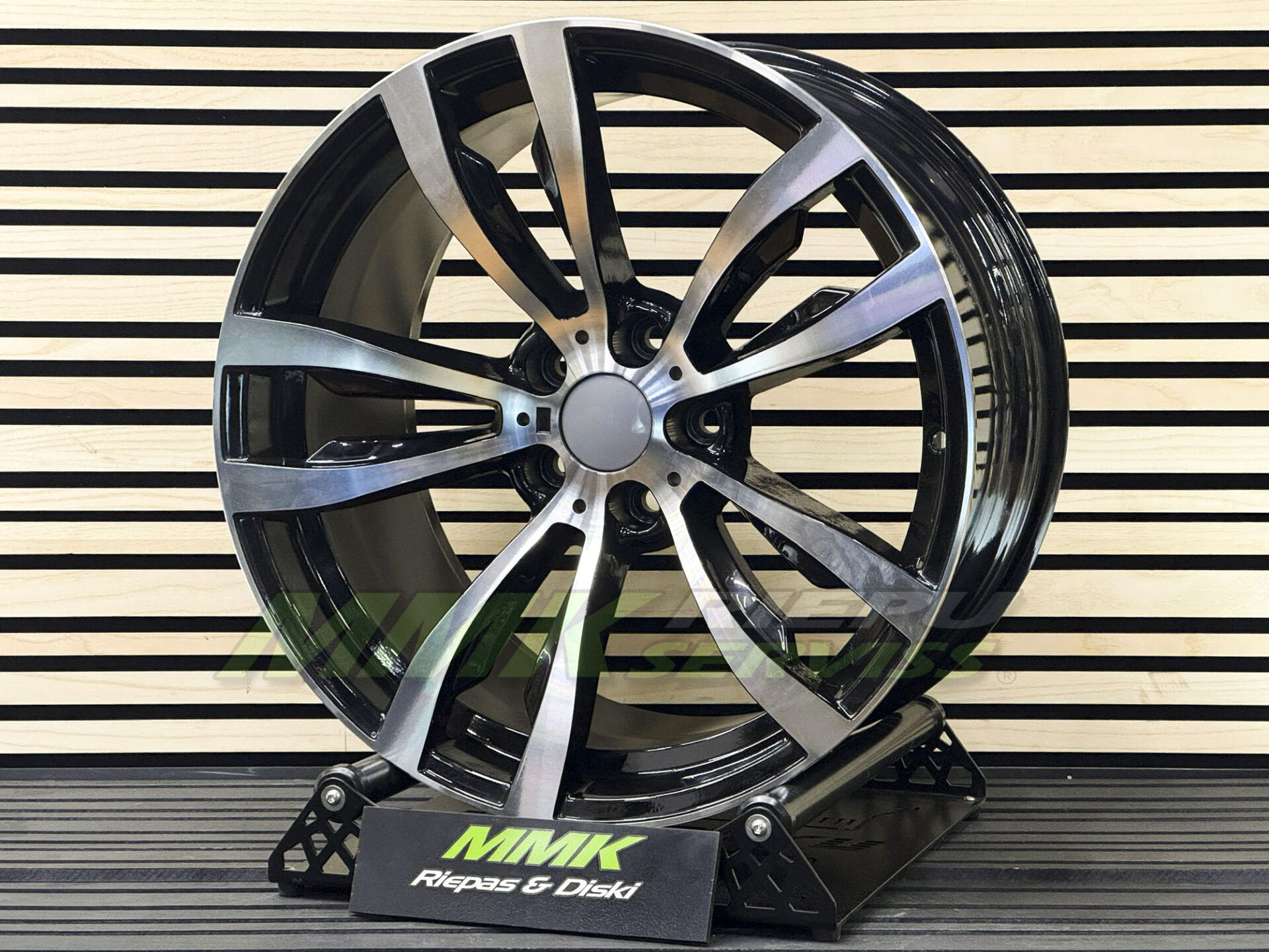 R20x10 5X120 ET 40 74.1 B1057 MB (Black Polished) - Aluminija A riepas