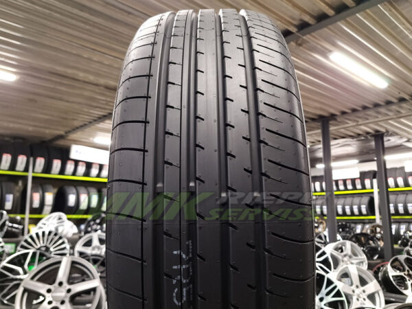 235/65R17 Yokohama BluEarth-XT AE61 108V XL - Vasaras riepas