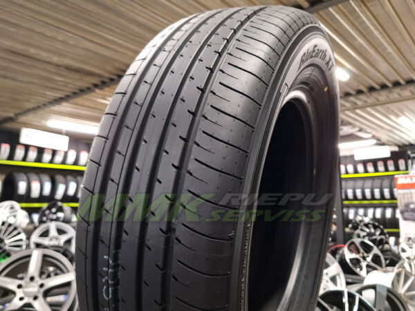 235/65R17 Yokohama BluEarth-XT AE61 108V XL - Vasaras riepas