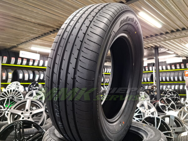 235/65R17 Yokohama BluEarth-XT AE61 108V XL - Vasaras riepas