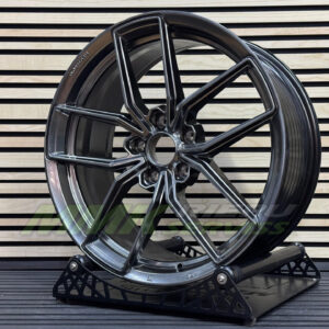 R18X8 5X112 ET43 66.5 FF138 Hyper Silver (SI) HRE - Aluminija A riepas