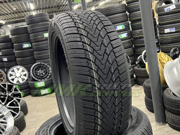 205/55R17 Roadmarch Winter XPro 888 95H XL - Vissezonas riepas / Ziemas riepas