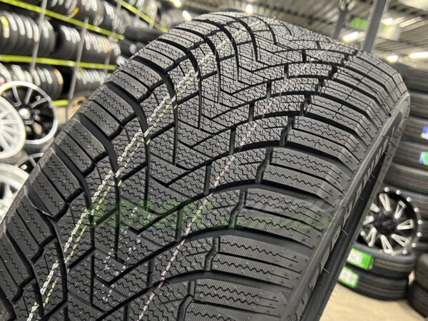 205/55R17 Roadmarch Winter XPro 888 95H XL - Vissezonas riepas / Ziemas riepas