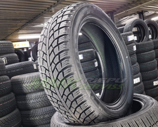 225/40R18 Maxtrek Trek M8 92T (Antares) - Vissezonas riepas / Ziemas riepas