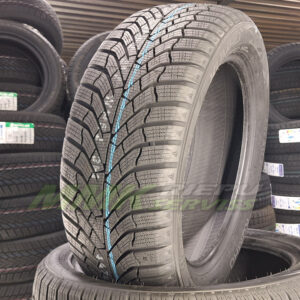 225/60R18 Kumho WinterCraft WP52 104V XL - Vissezonas riepas / Ziemas riepas