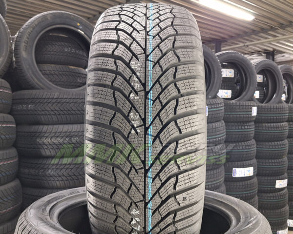 225/60R18 Kumho WinterCraft WP52 104V XL - Vissezonas riepas / Ziemas riepas