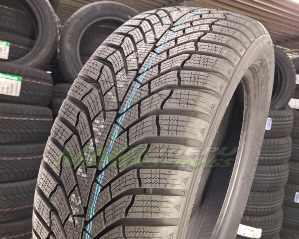 225/60R18 Kumho WinterCraft WP52 104V XL - Vissezonas riepas / Ziemas riepas