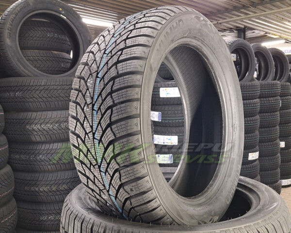 225/60R18 Kumho WinterCraft WP52 104V XL - Vissezonas riepas / Ziemas riepas