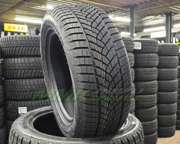 215/55R17 Goodyear UltraGrip Performance+ 98V XL - Vissezonas riepas / Ziemas riepas