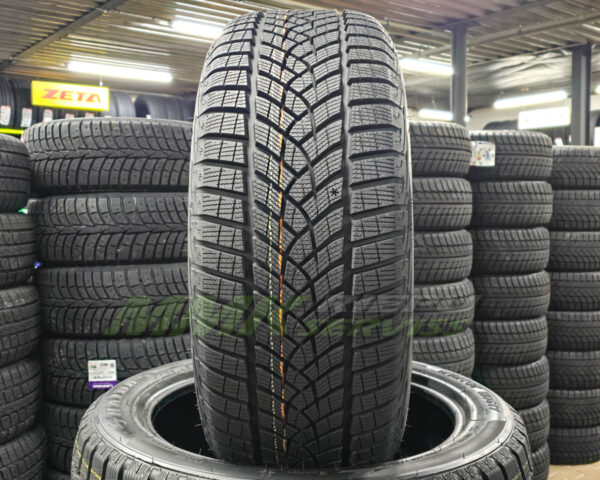 215/55R17 Goodyear UltraGrip Performance+ 98V XL - Vissezonas riepas / Ziemas riepas