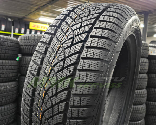 215/55R17 Goodyear UltraGrip Performance+ 98V XL - Vissezonas riepas / Ziemas riepas