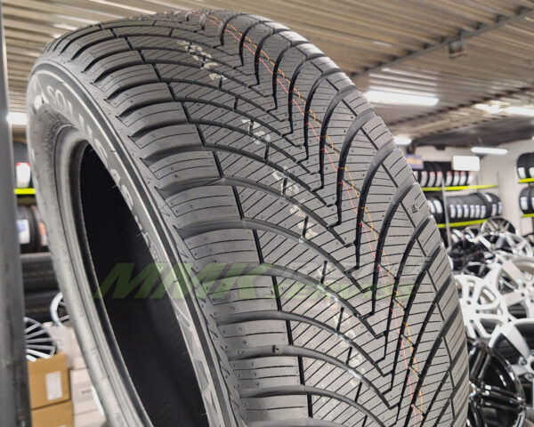 215/65R16 Kumho SOLUS 4S HA32 102V XL - Vissezonas riepas / Ziemas riepas